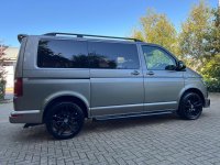 VOLKSWAGEN TRANSPORTER SHUTTLE