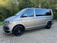 VOLKSWAGEN TRANSPORTER SHUTTLE