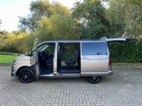 VOLKSWAGEN TRANSPORTER SHUTTLE