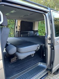 VOLKSWAGEN TRANSPORTER SHUTTLE