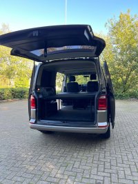 VOLKSWAGEN TRANSPORTER SHUTTLE