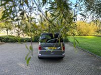VOLKSWAGEN TRANSPORTER SHUTTLE