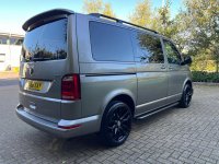 VOLKSWAGEN TRANSPORTER SHUTTLE