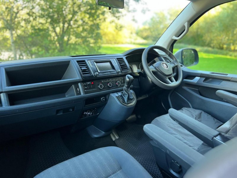 VOLKSWAGEN TRANSPORTER SHUTTLE