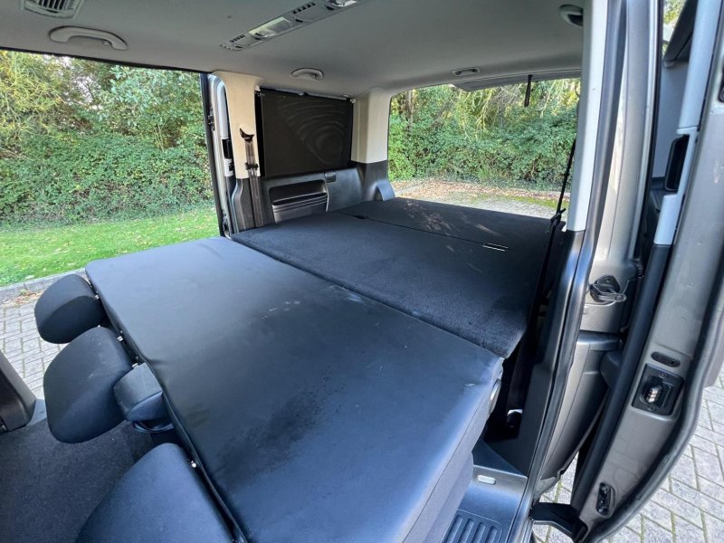 VOLKSWAGEN TRANSPORTER SHUTTLE