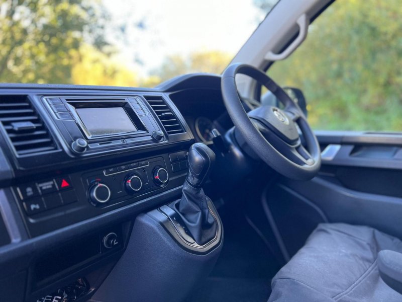 VOLKSWAGEN TRANSPORTER SHUTTLE