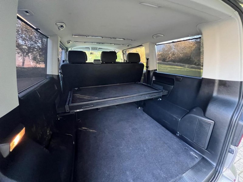 VOLKSWAGEN TRANSPORTER SHUTTLE