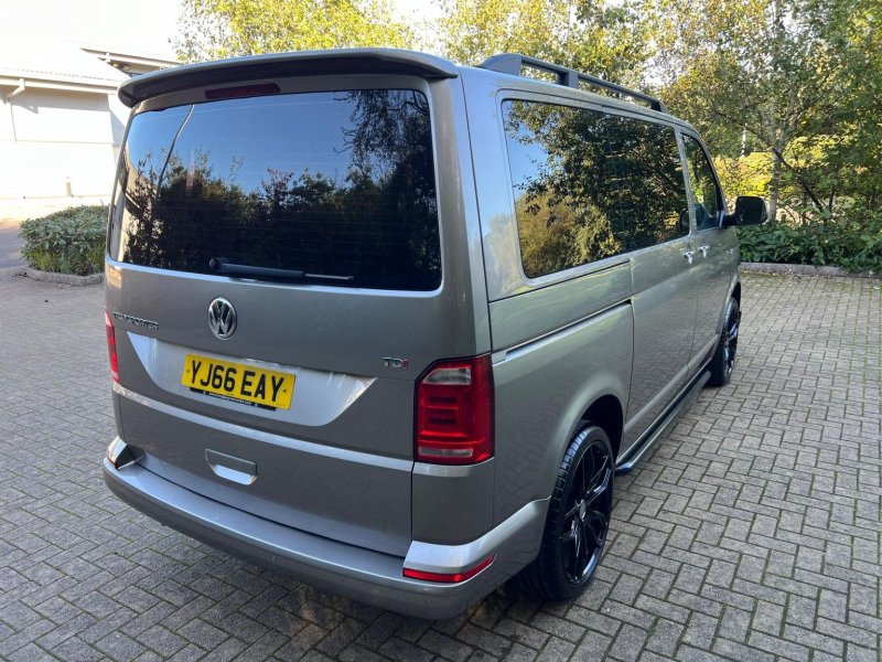 VOLKSWAGEN TRANSPORTER SHUTTLE