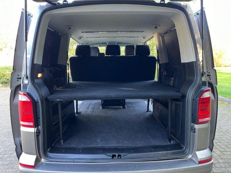 VOLKSWAGEN TRANSPORTER SHUTTLE