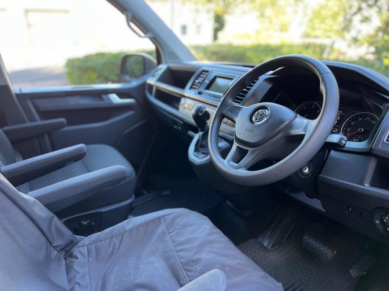 VOLKSWAGEN TRANSPORTER SHUTTLE