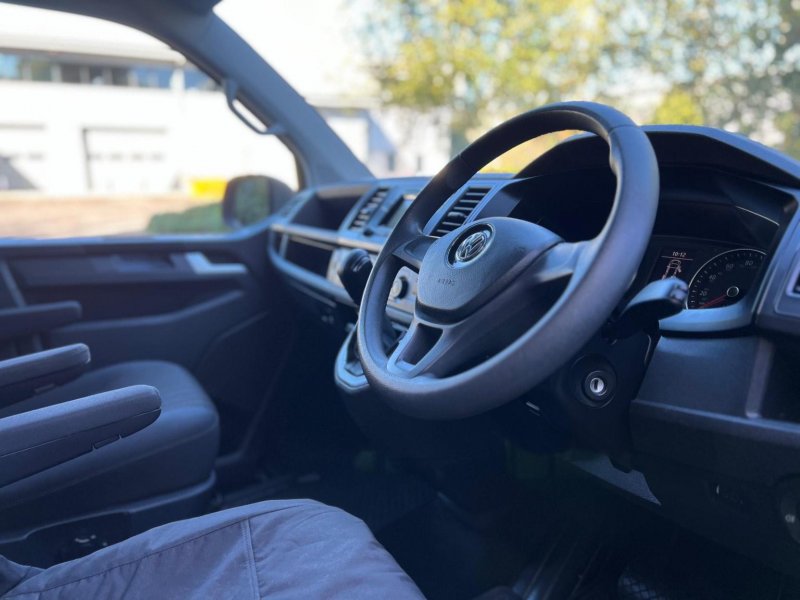 VOLKSWAGEN TRANSPORTER SHUTTLE