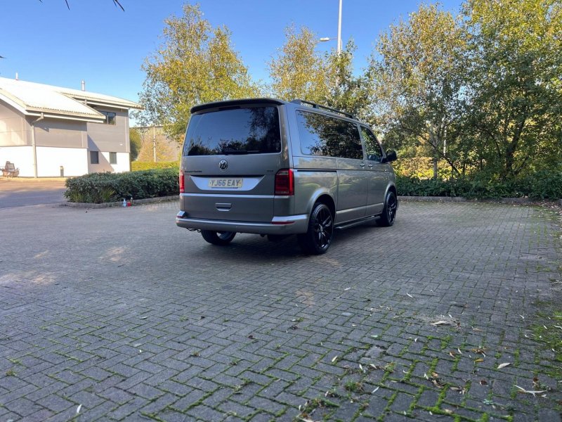 VOLKSWAGEN TRANSPORTER SHUTTLE