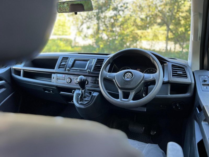 VOLKSWAGEN TRANSPORTER SHUTTLE