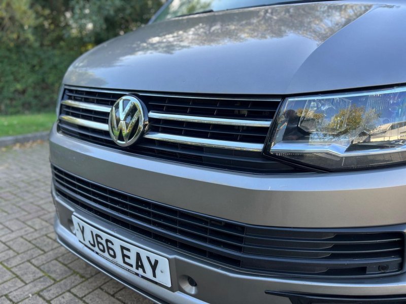 VOLKSWAGEN TRANSPORTER SHUTTLE